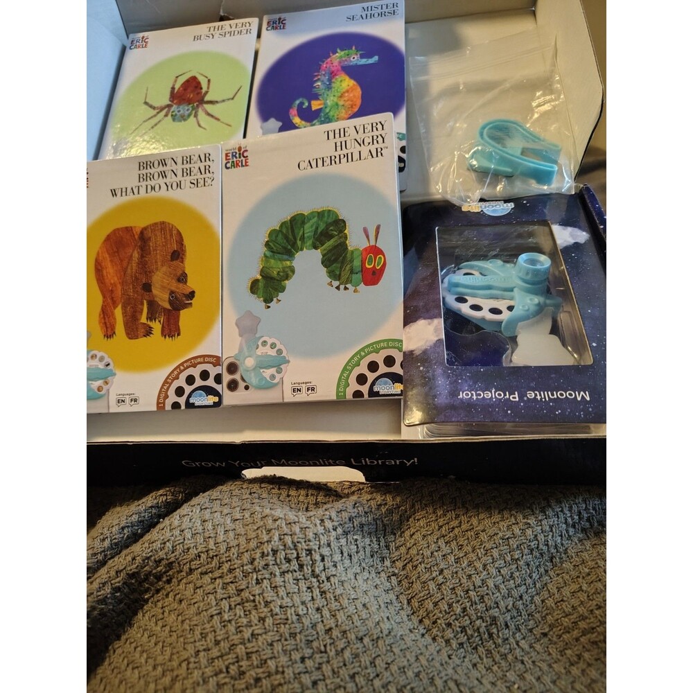 Moonlite Storytime Mini Projector WORLD OF ERIC CARLE 4 Digital Stories Discs